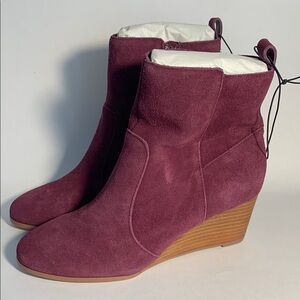 Violet & Red Women's Suede Wedge Heel Boot Burgundy Leather Pull On - Size 8